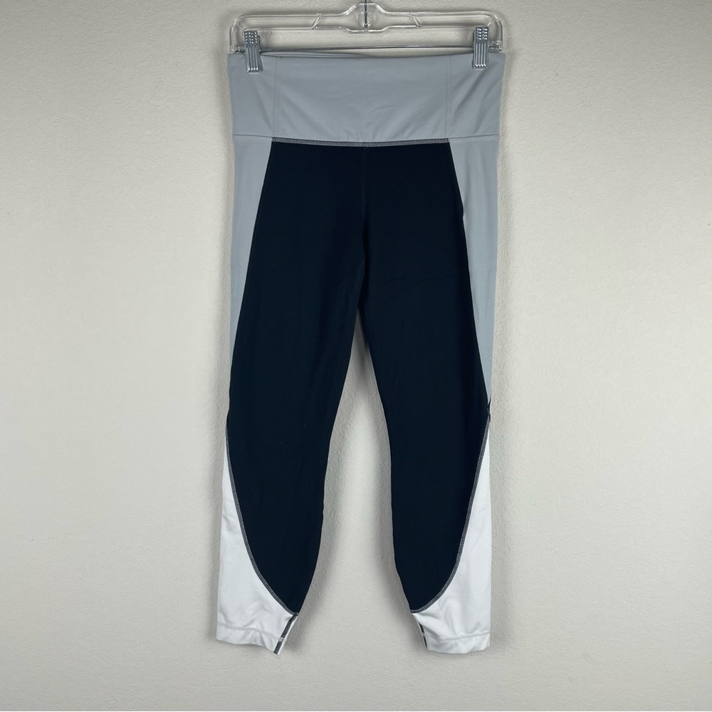 Athleta Gray Black White Yoga Flow Run Athletic Athleisure Leggings Size Medium